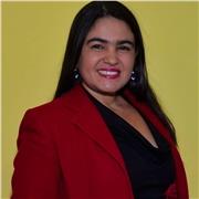 Soy una mujer de 45 años, profesional en Administración de Turismo y, lo más importante, madre de dos hijas ya mayores de edad.